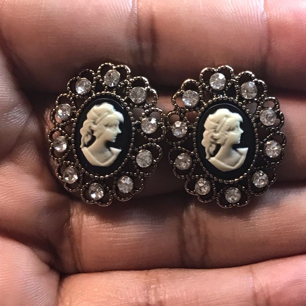 Vintage Black White Cameo Earrings with  Silver Heart Crystal Accents